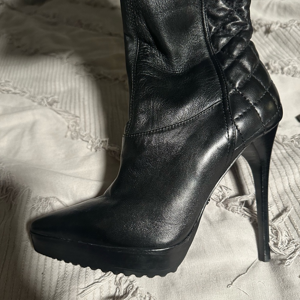 Burberry OTK black leather boots, 7 US, 37.5 EU. Worn 4 times, excellent cond. - Picture 10 of 14